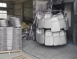 වීදි ආලෝකයේ වැලි පිපිරවීම